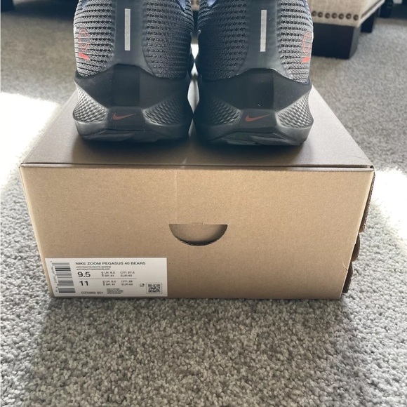 Nike Air Zoom Pegasus 40 Running Shoe. Chicago Bears theme size - Picture 11 of 12